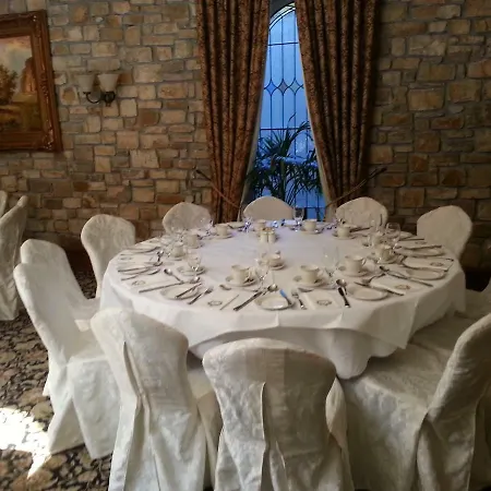 בית נופש Lough Rynn Spacious Self-catering *